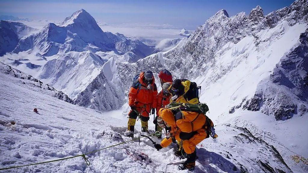 How bodies of frozen climbers were finally recovered from Everest death zone