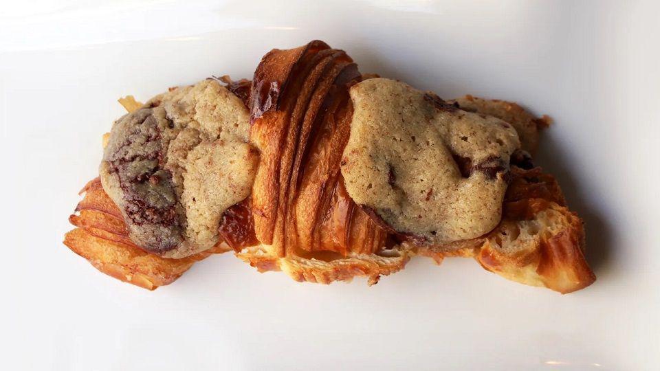 Crookie atau Croissant Cookie