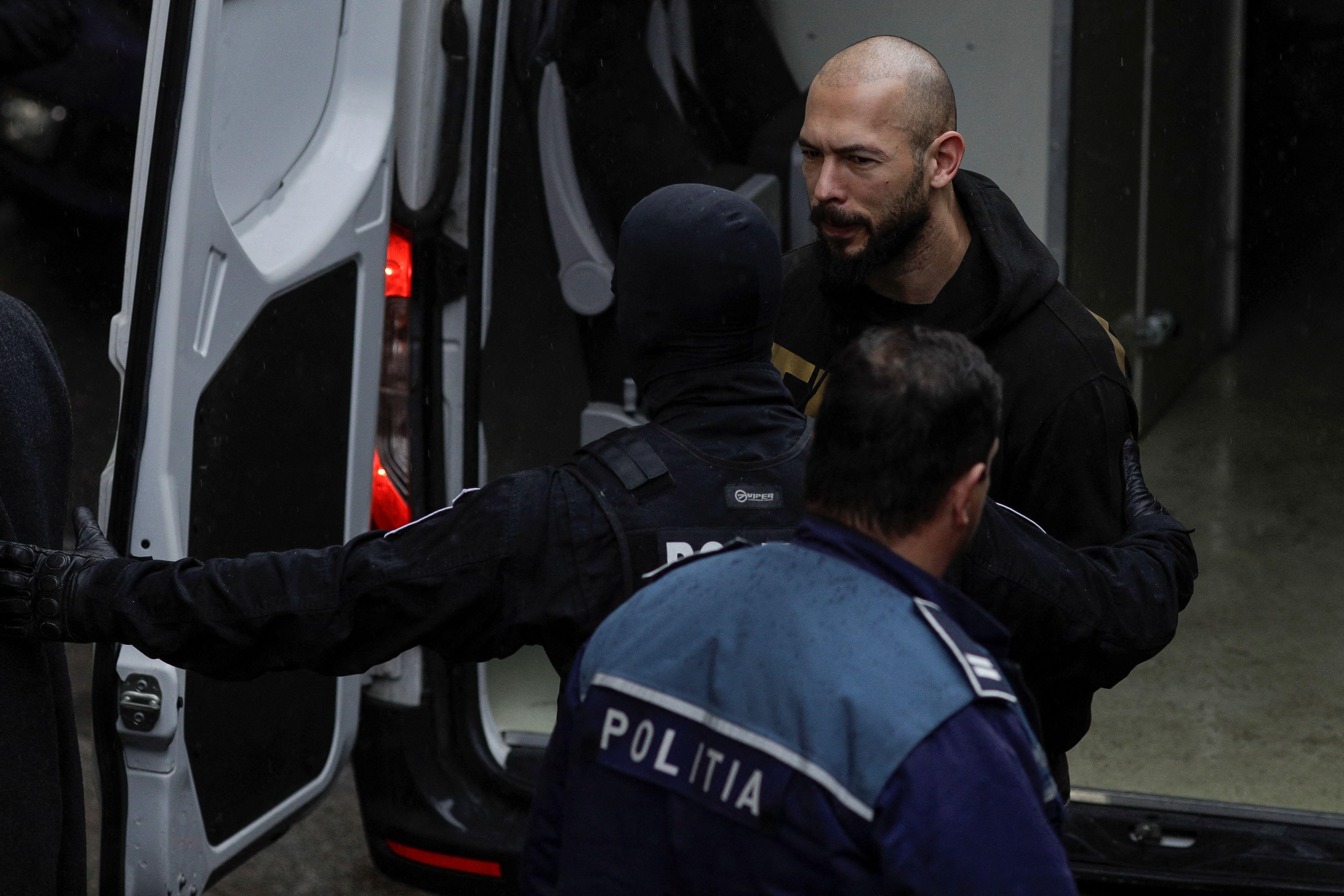 Andrew Tate durante prisão na Romênia em março de 2024