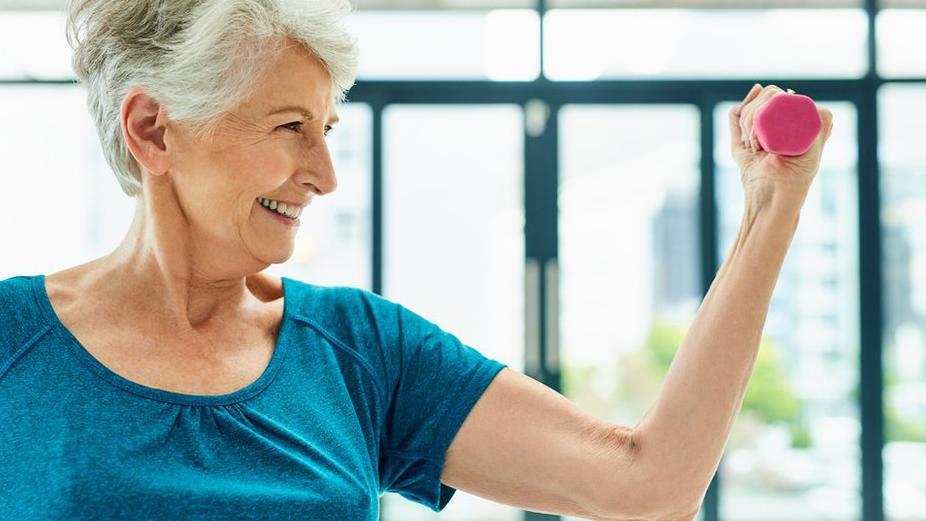 ağırlık kaldıran kadın 