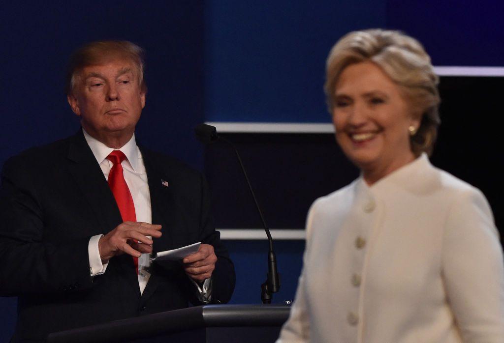 Donald Trump y Hillary Clinton durante el tercer debate presidencial en 2016. 