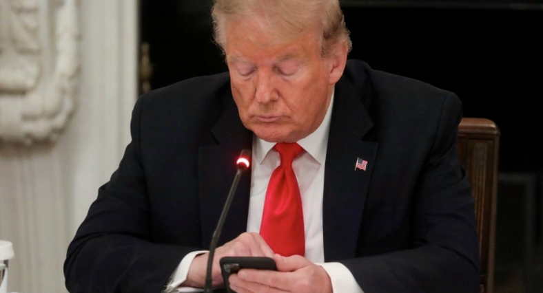 Donald Trump no celular