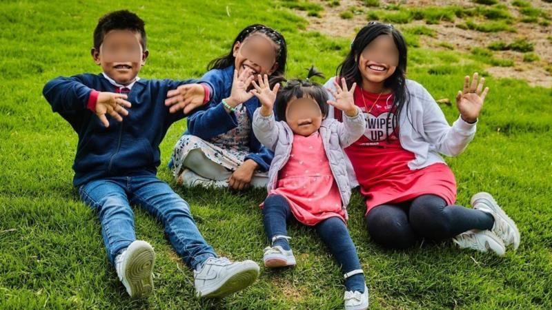 Niños posan sonrientes en una foto compartida por el ICBF. 