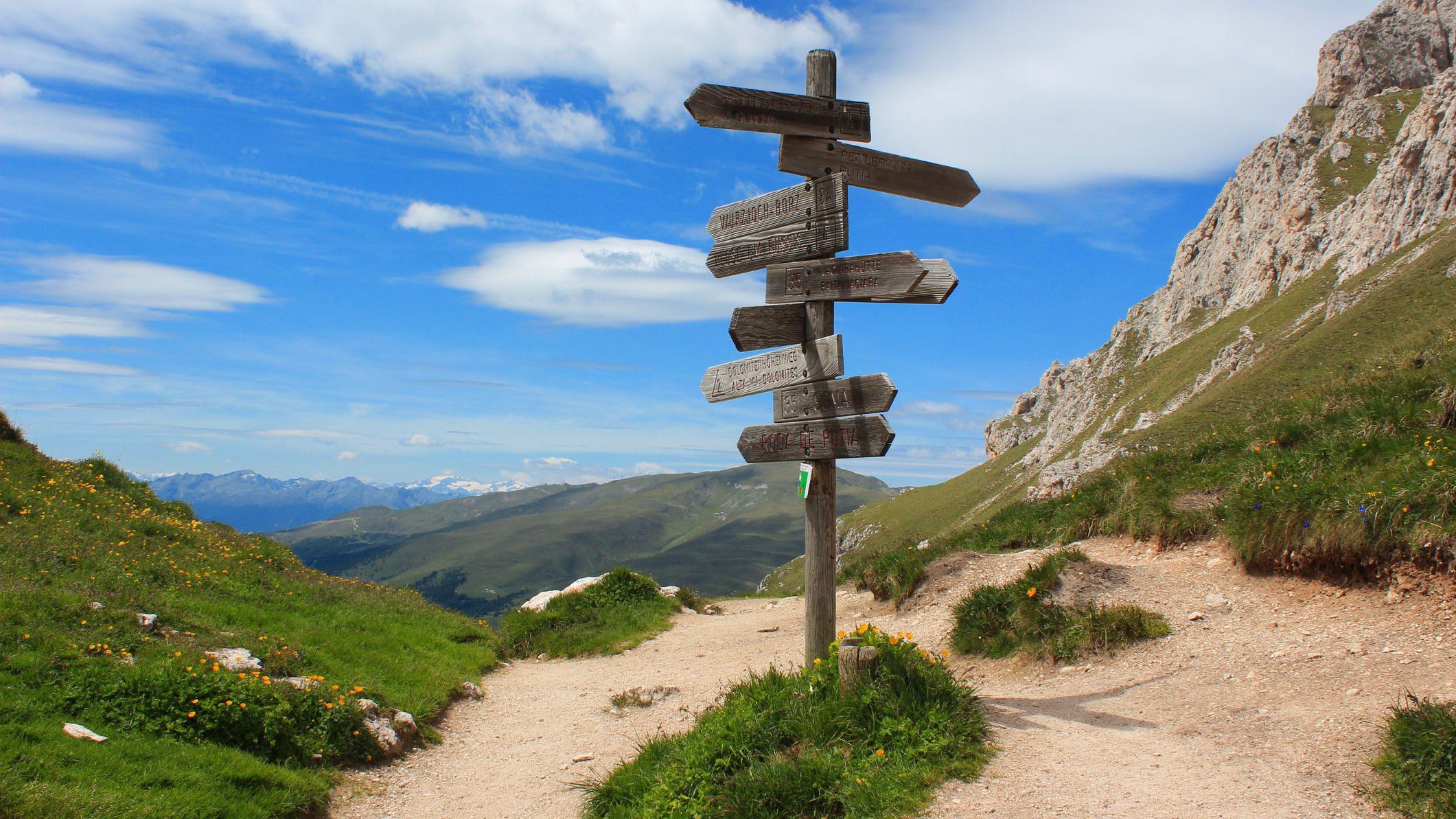 Una señal de caminos en Tirol del Sur