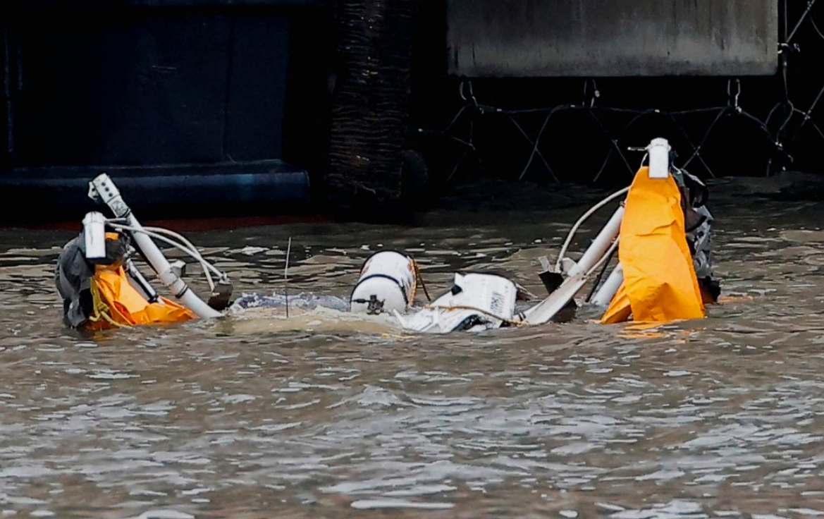 El helicóptero cayó en picada al río Hudson.