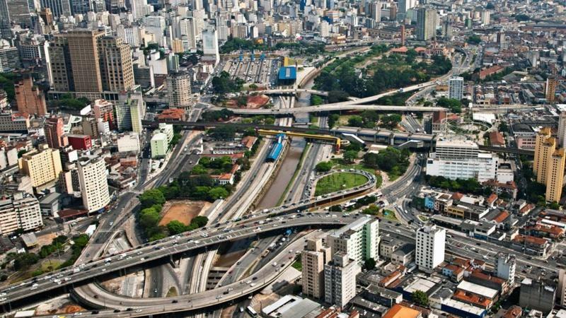 Imagem aérea mostra região central de São Paulo, onde fica o Mercado Municipal