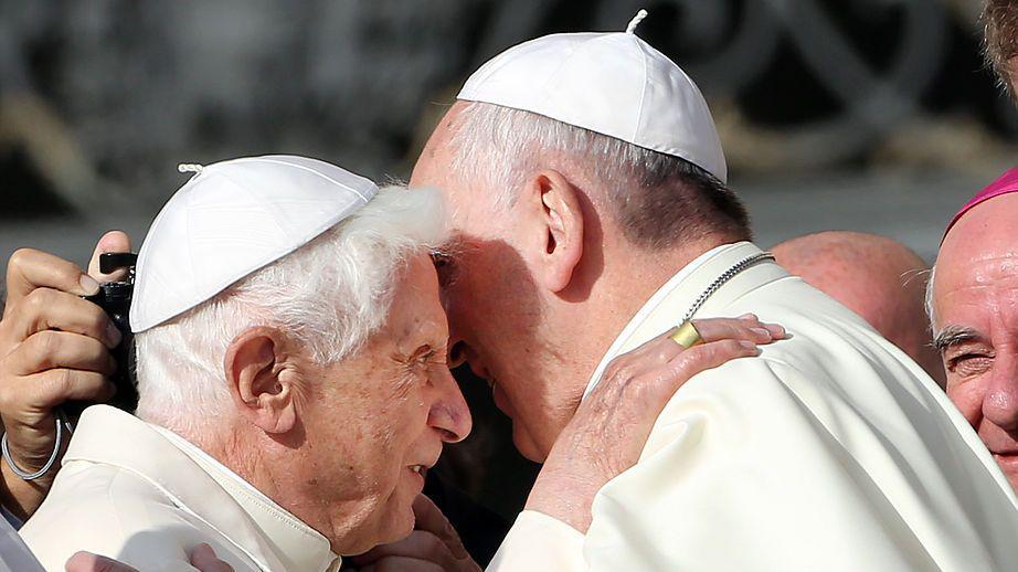 Francisco y Benedicto XVI.