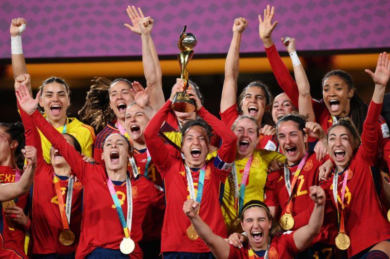 La selección española festeja el Mundial femenino
