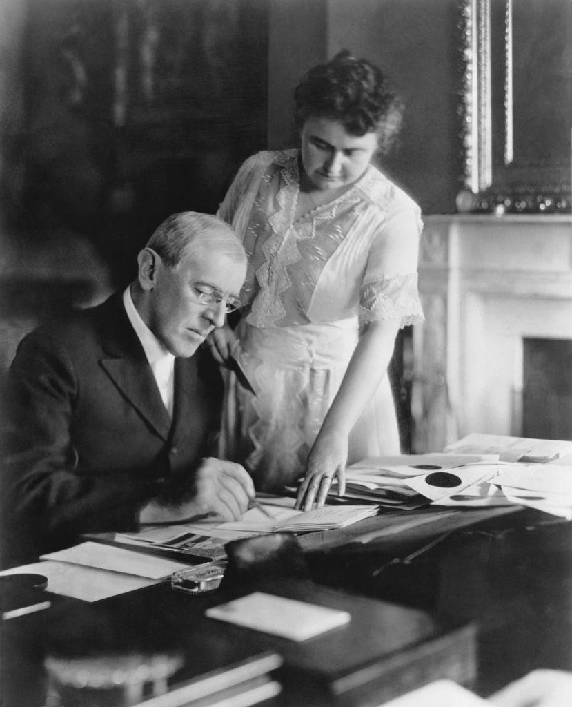 Woodrow Wilson junto a su segunda esposa, Edith, en la Casa Blanca.