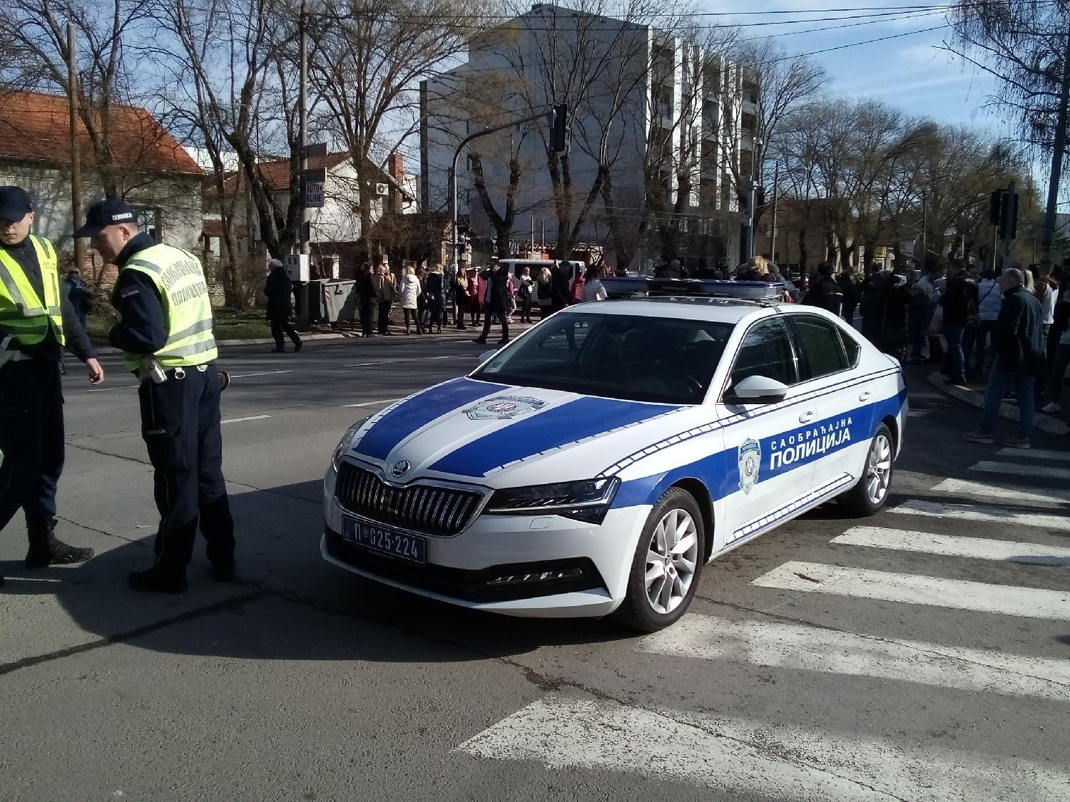 Policija obezbeđuje studentsku šetnju