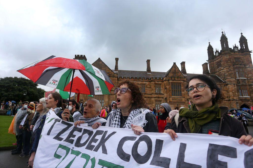أعضاء الجالية اليهودية في تظاهرات مؤيدة للفلسطينيين في حرم جامعة سيدني بأستراليا في 03 مايو 2024