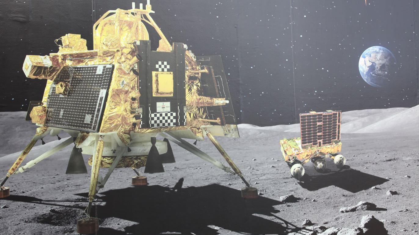 달 착륙선 ‘비크람’과 탐사로봇 ‘프라그얀’