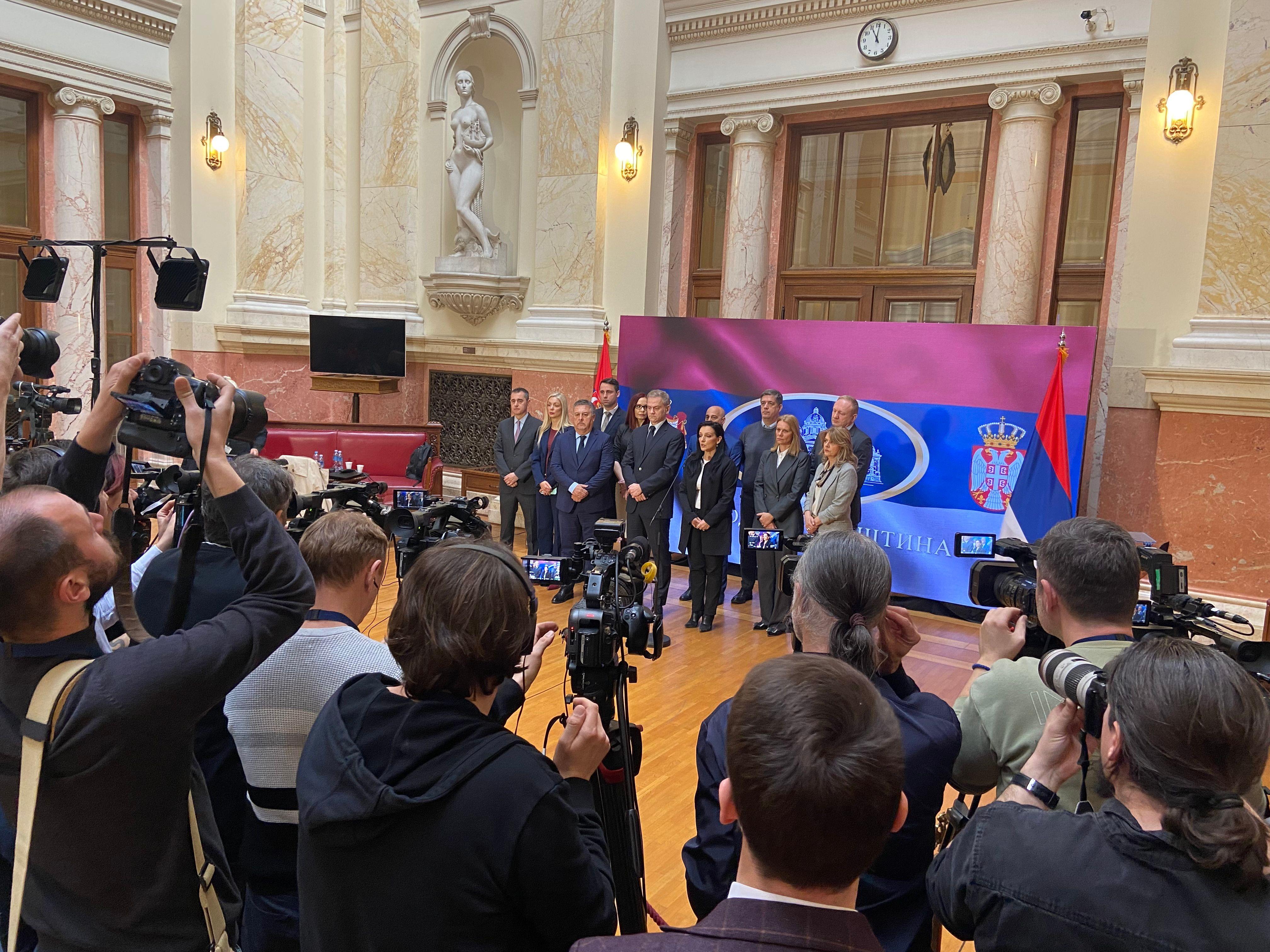 Konferencija za medije poslanika opozicije u holu Skupštine