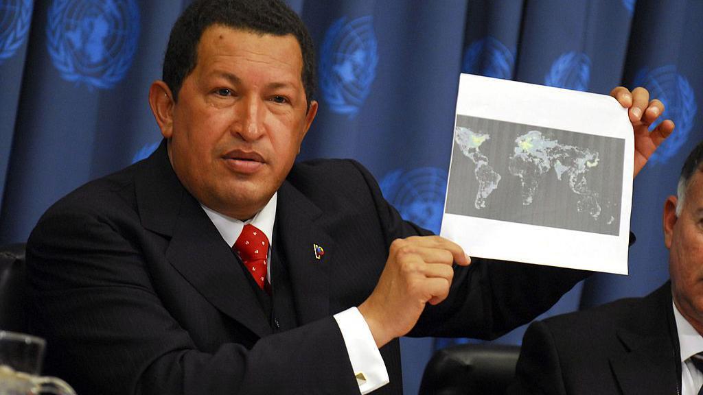 Hugo Ch&aacute;vez discursando na ONU em 2006 