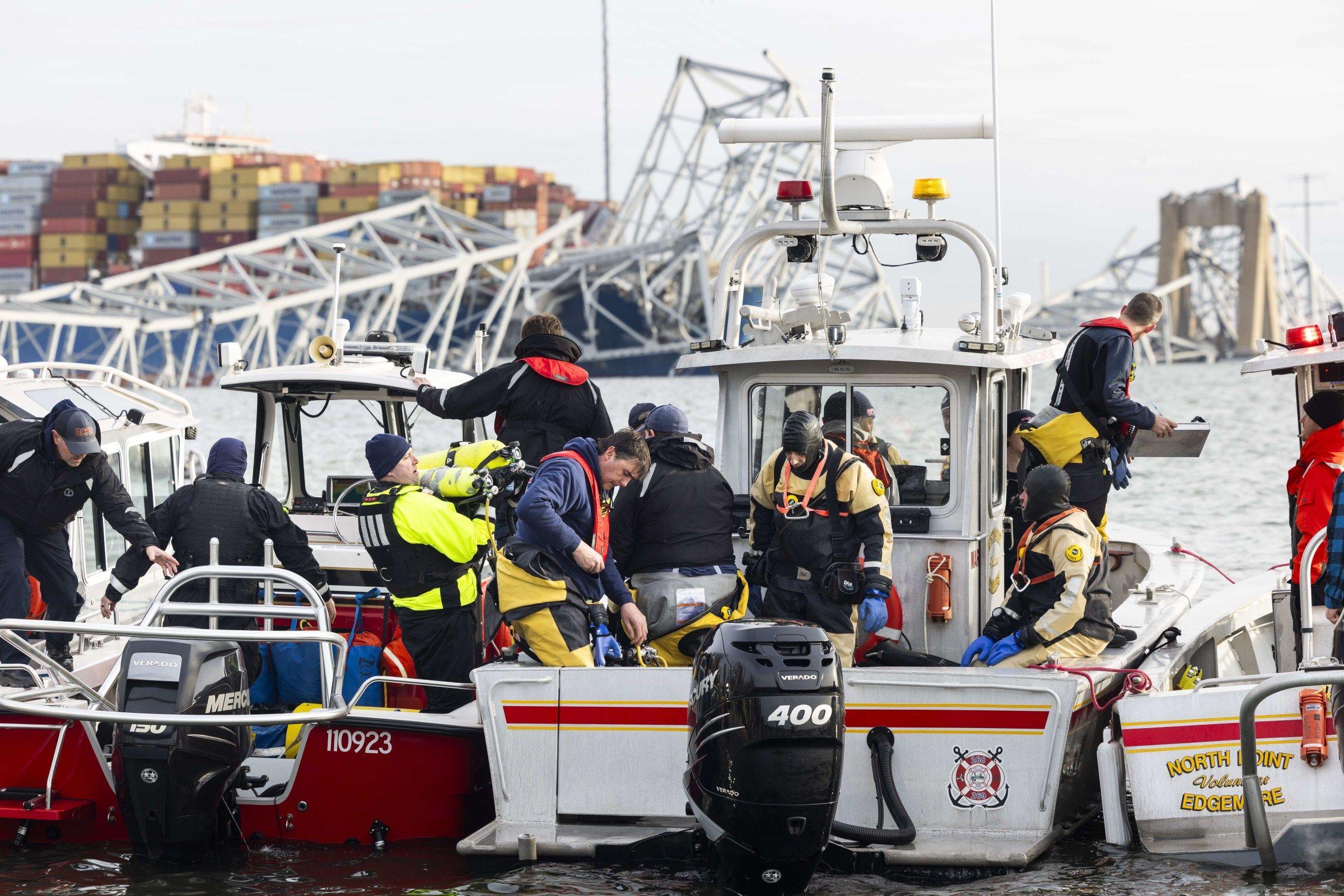 Los equipos de rescate han tenido que operar en aguas con temperaturas por debajo de 0 °C.