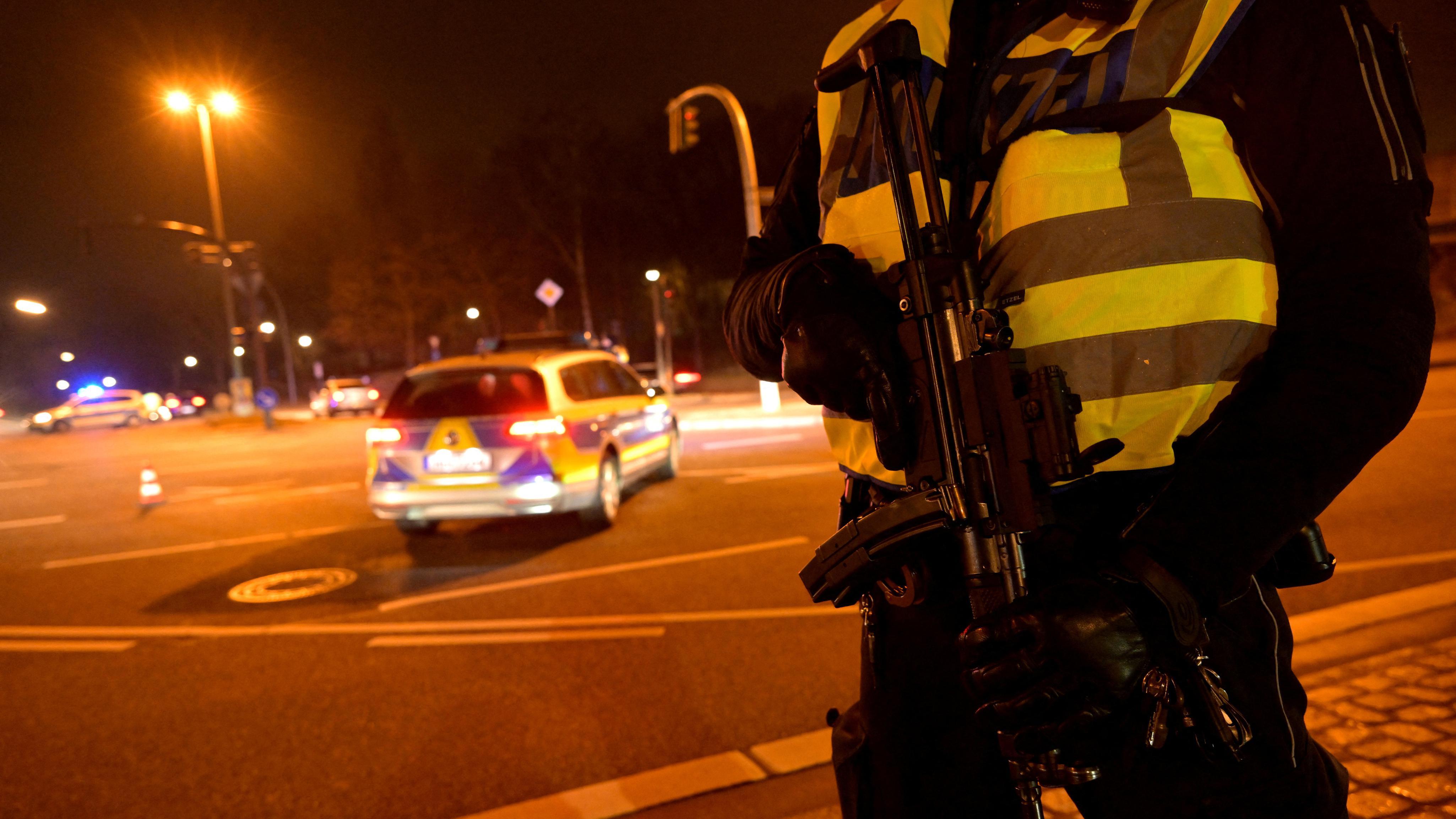 Movimentação policial próximo ao local de ataque em Hamburgo
