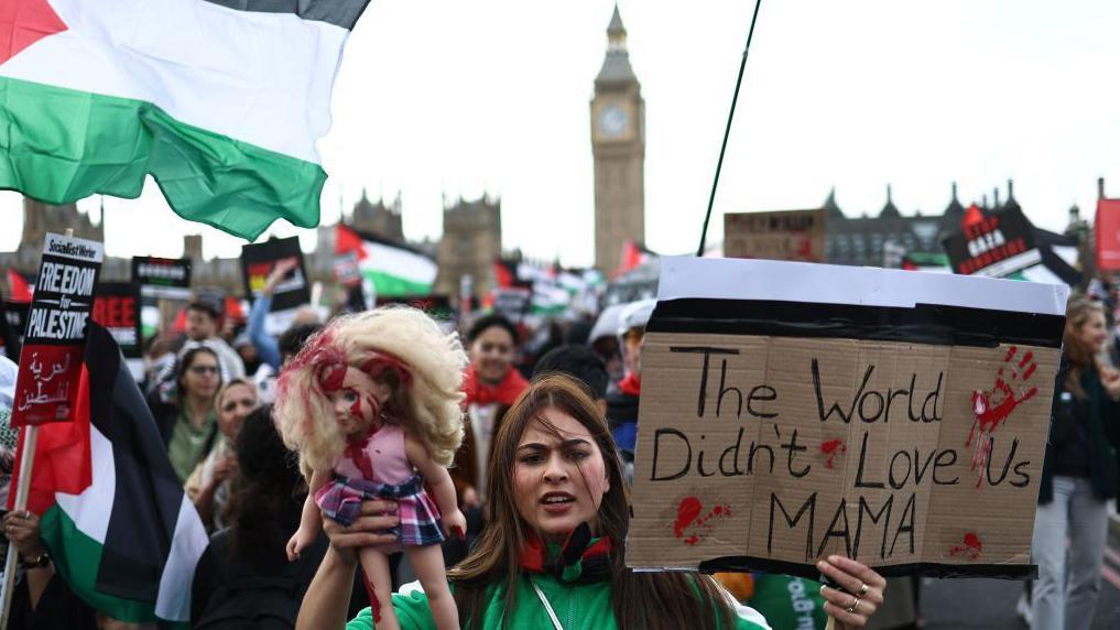 Manifestantes pro palestinos en Londres, Reino Unido.