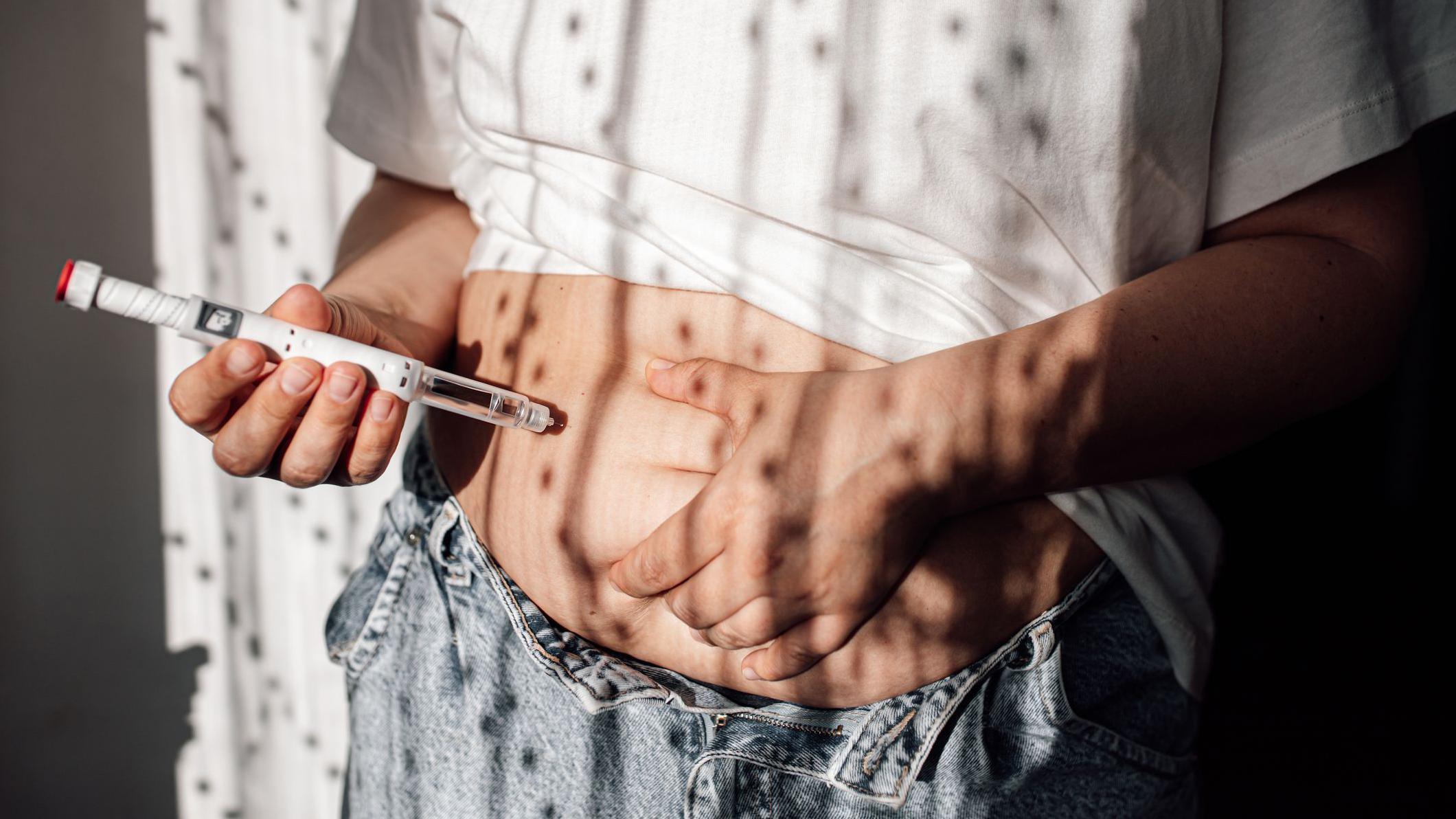 A person injecting semaglutide