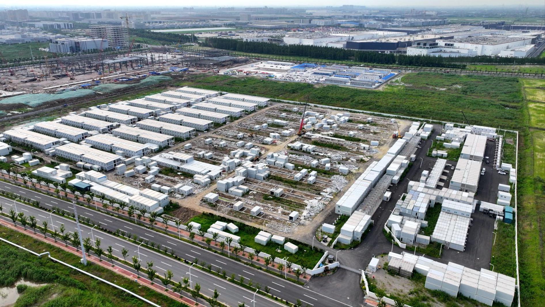 Vista aérea del a planta de Megapack de Tesla. 