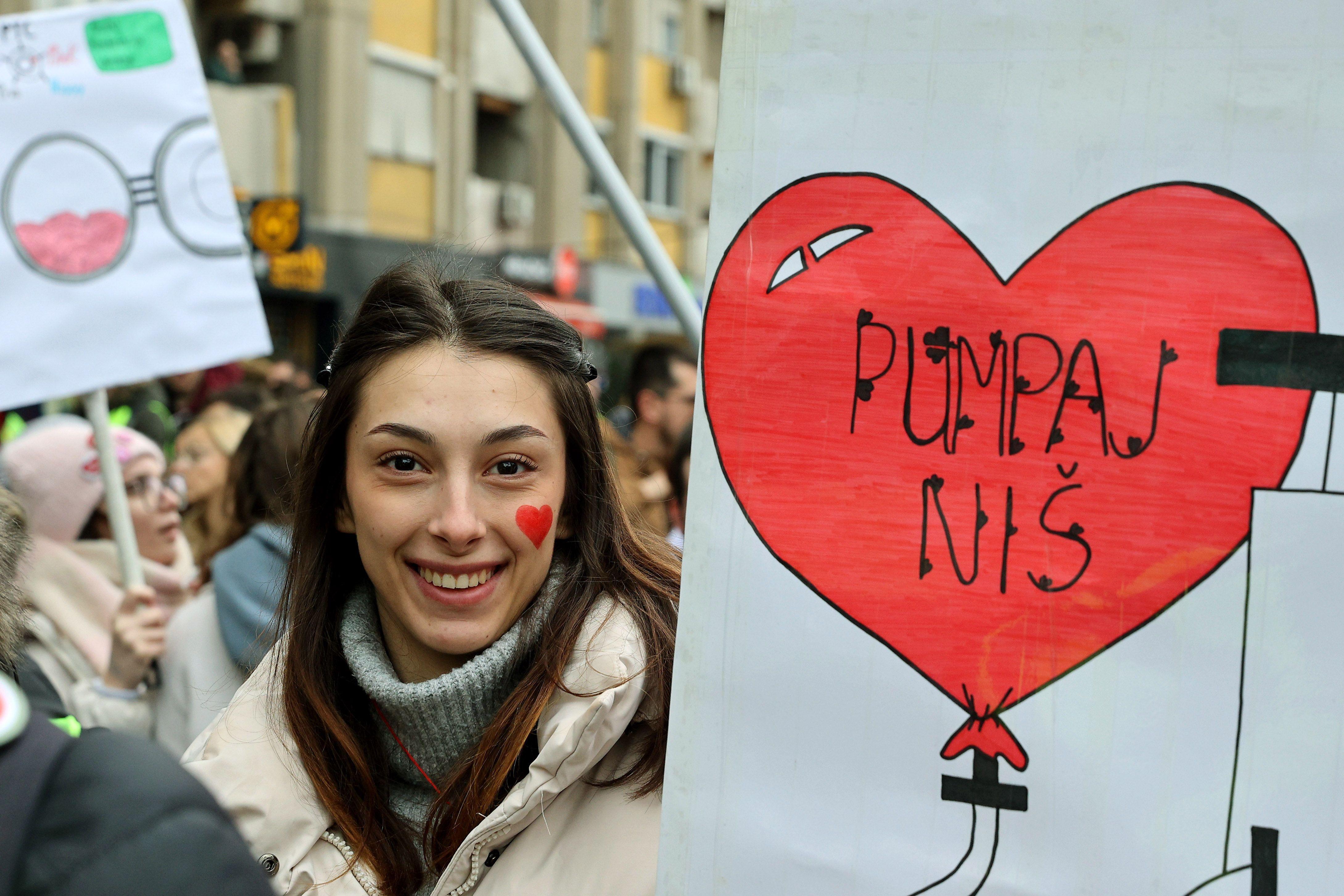 Studentkinja na protestu u Nišu