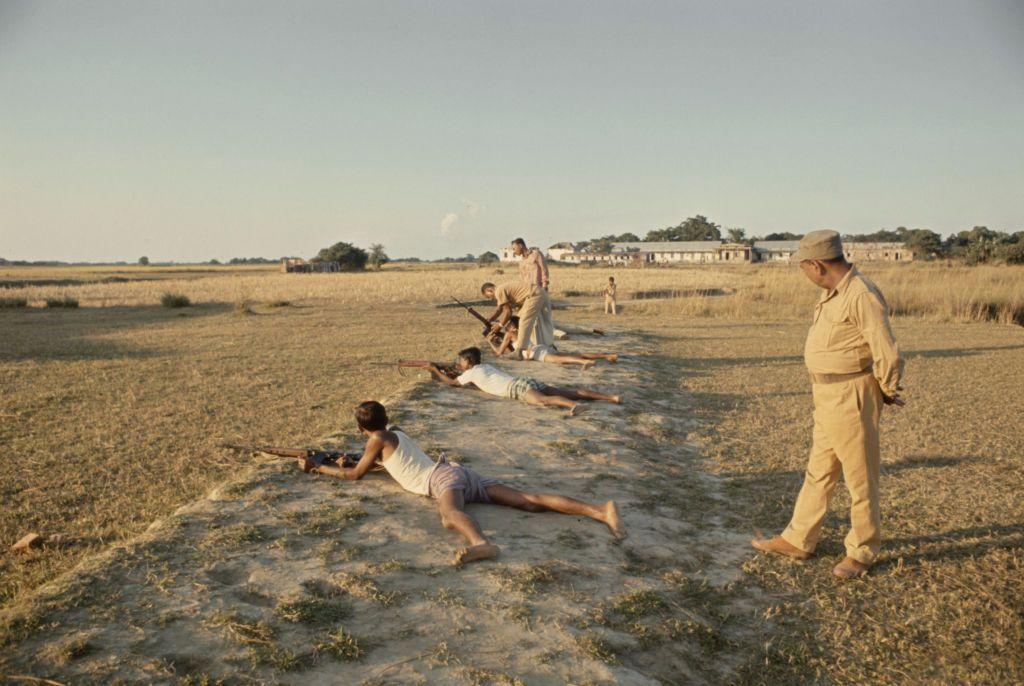 Guerrilleros bangladesíes entrenándose en 1971