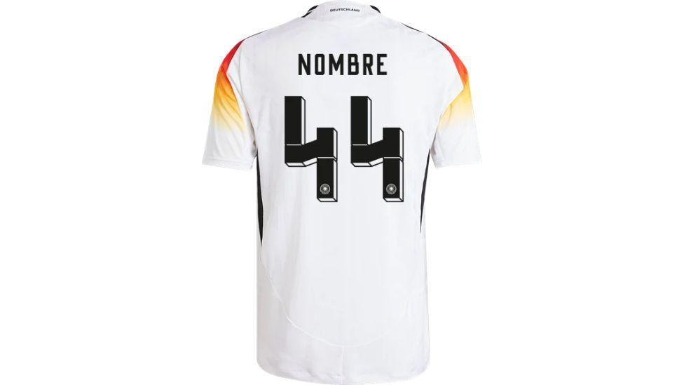 Camiseta 44 de la selección alemana de fútbol.