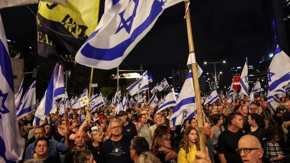 The protesters on Hostage Square were joined by crowds calling for early elections in Israel