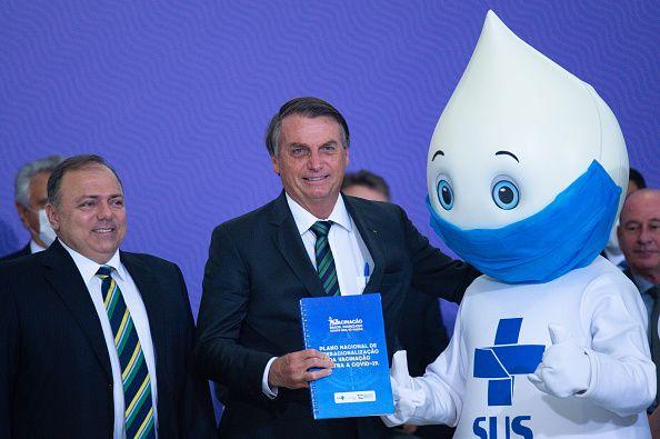 General Pazuello, Jair Bolsonaro e Zé Gotinha