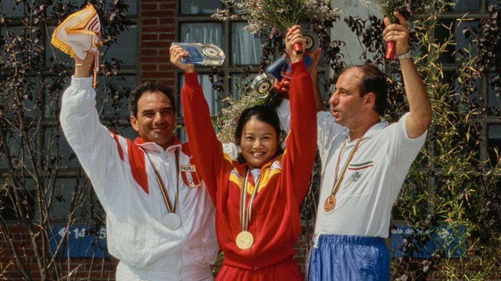 Juan Giha celebra su medalla de plata