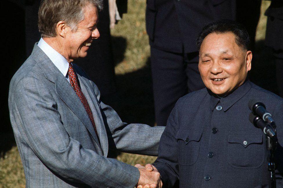 El Presidente Jimmy Carter con el dirigente chino Deng Xiaoping en 1979, tras la normalización de las relaciones entre ambas partes.