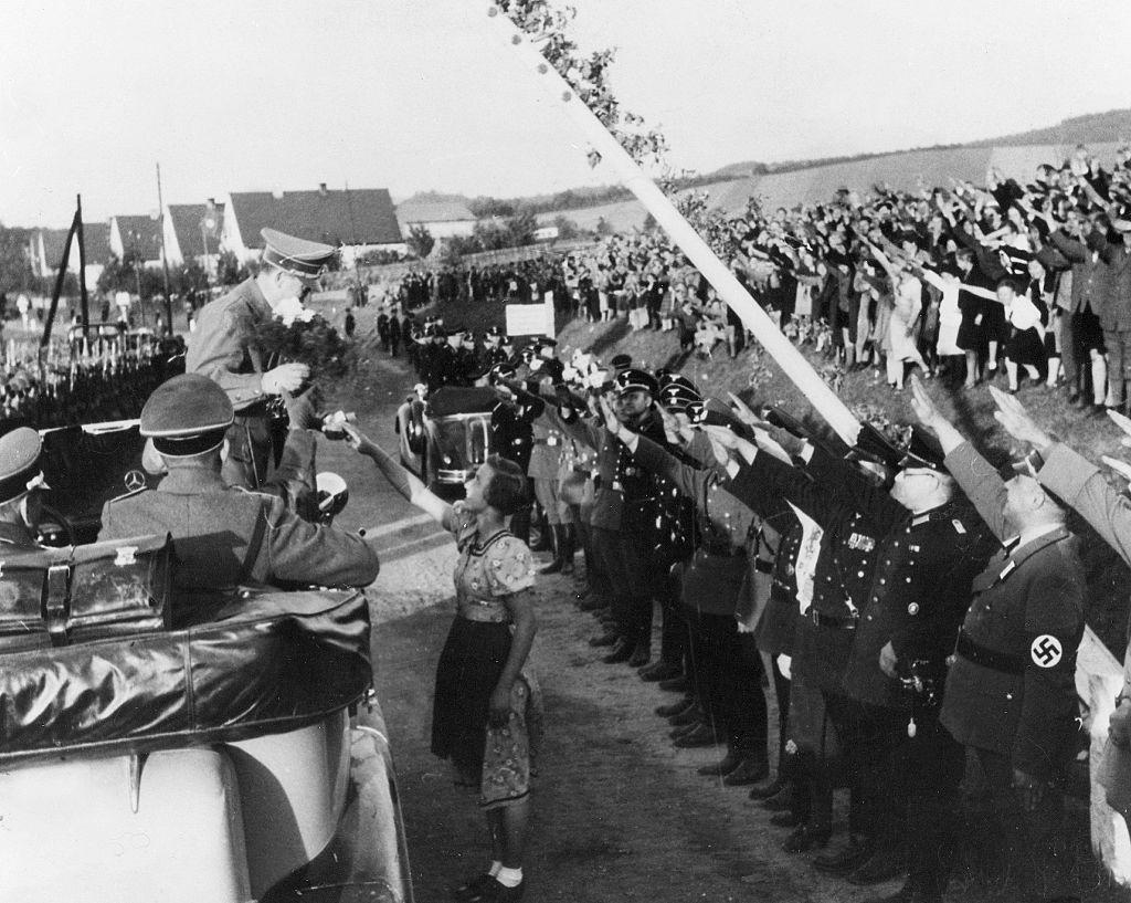 Hitler arriba a los Sudetes en 1938