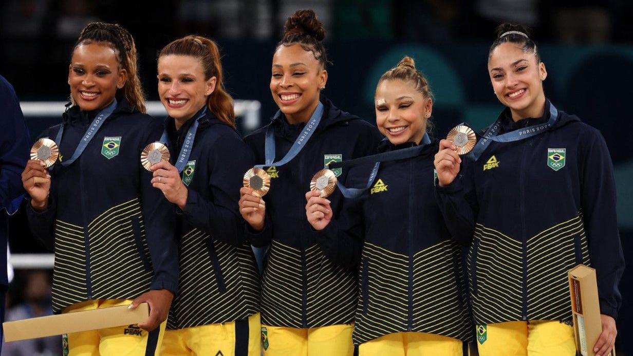 Seleção brasileira no pódio conquista medalha de bronze