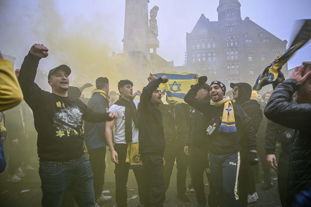 Aficionados israelíes en Ámsterdam.