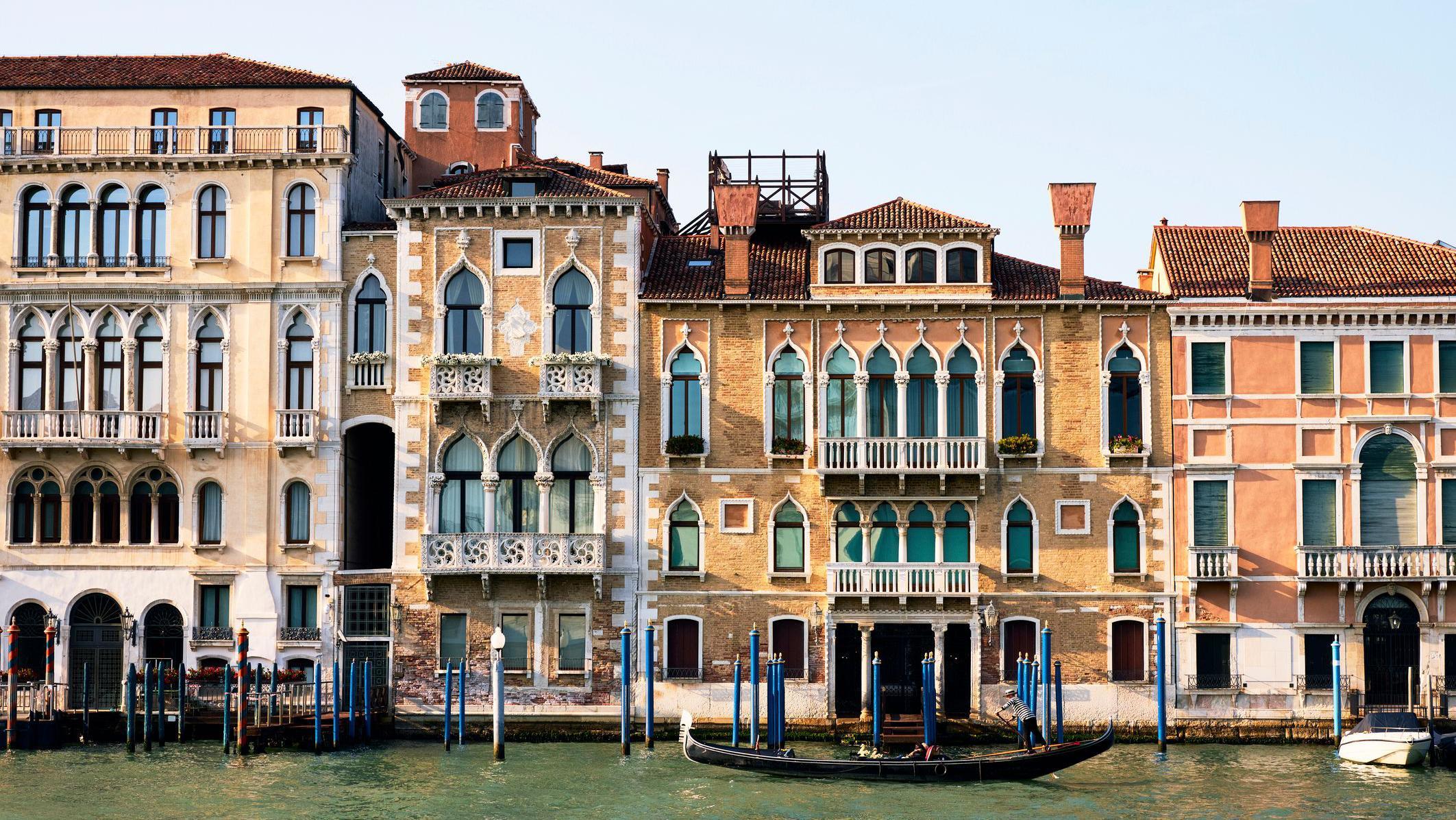 Venecia con una góndola