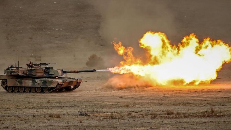 Tanque Abrams dispara durante un ejercicio militar