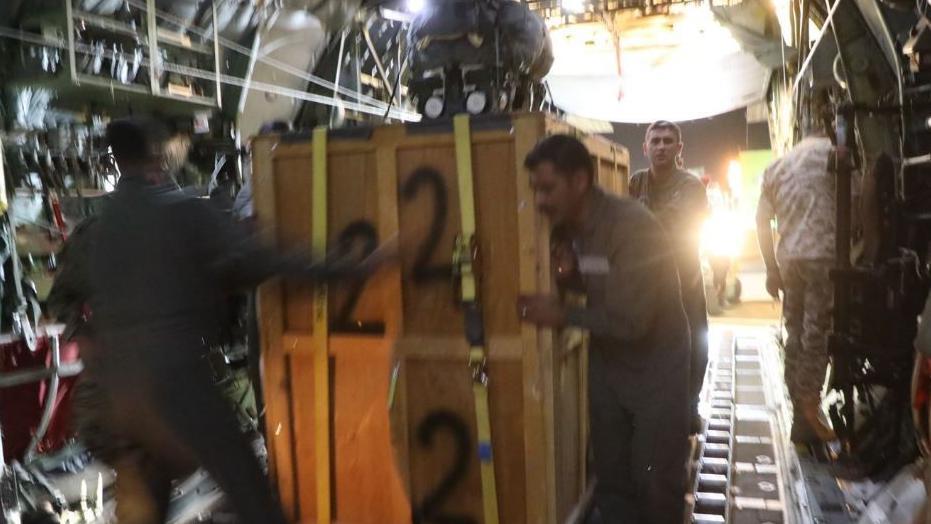 أطنان من المساعدات الطبية والدوائية العاجلة تم إنزالها إلى غزة عبر لسلاح الجو الملكي الأردني