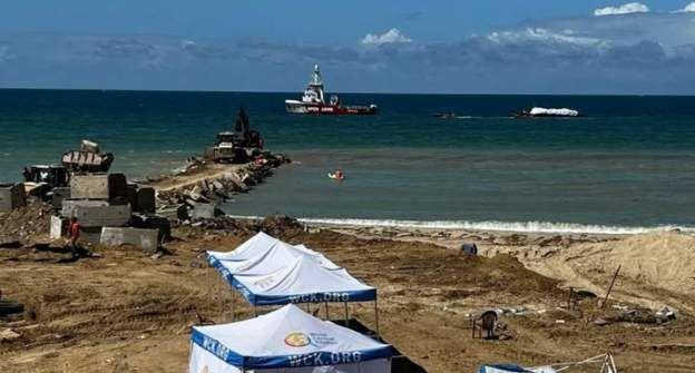 WCK tents by the jetty for aid arriving by sea