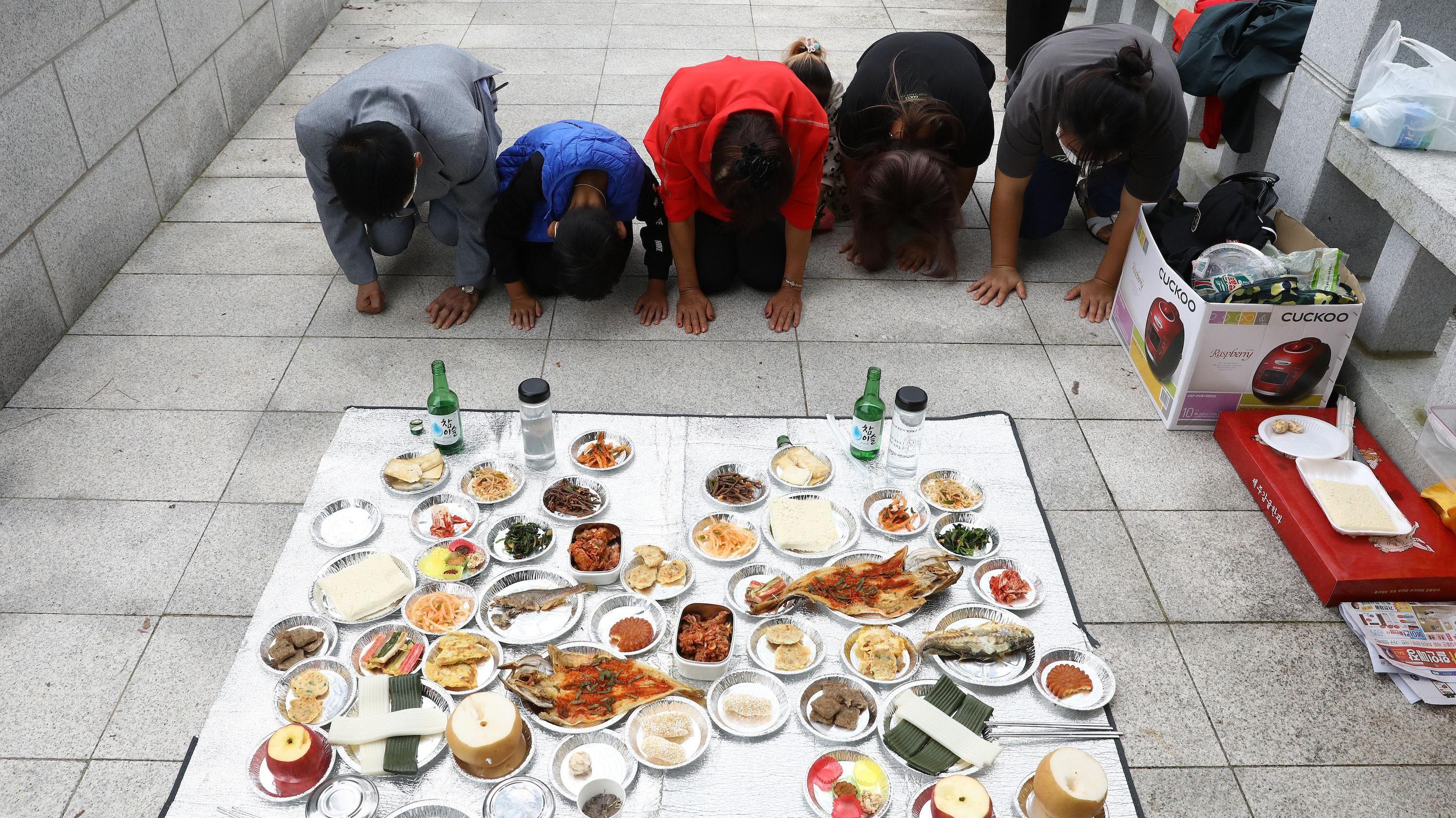 U Južnoj Koreji, održavanje festivala Chuseok 2000. godine