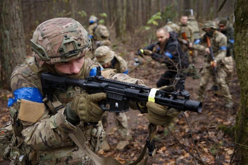 combatente na guerra da ucrânia