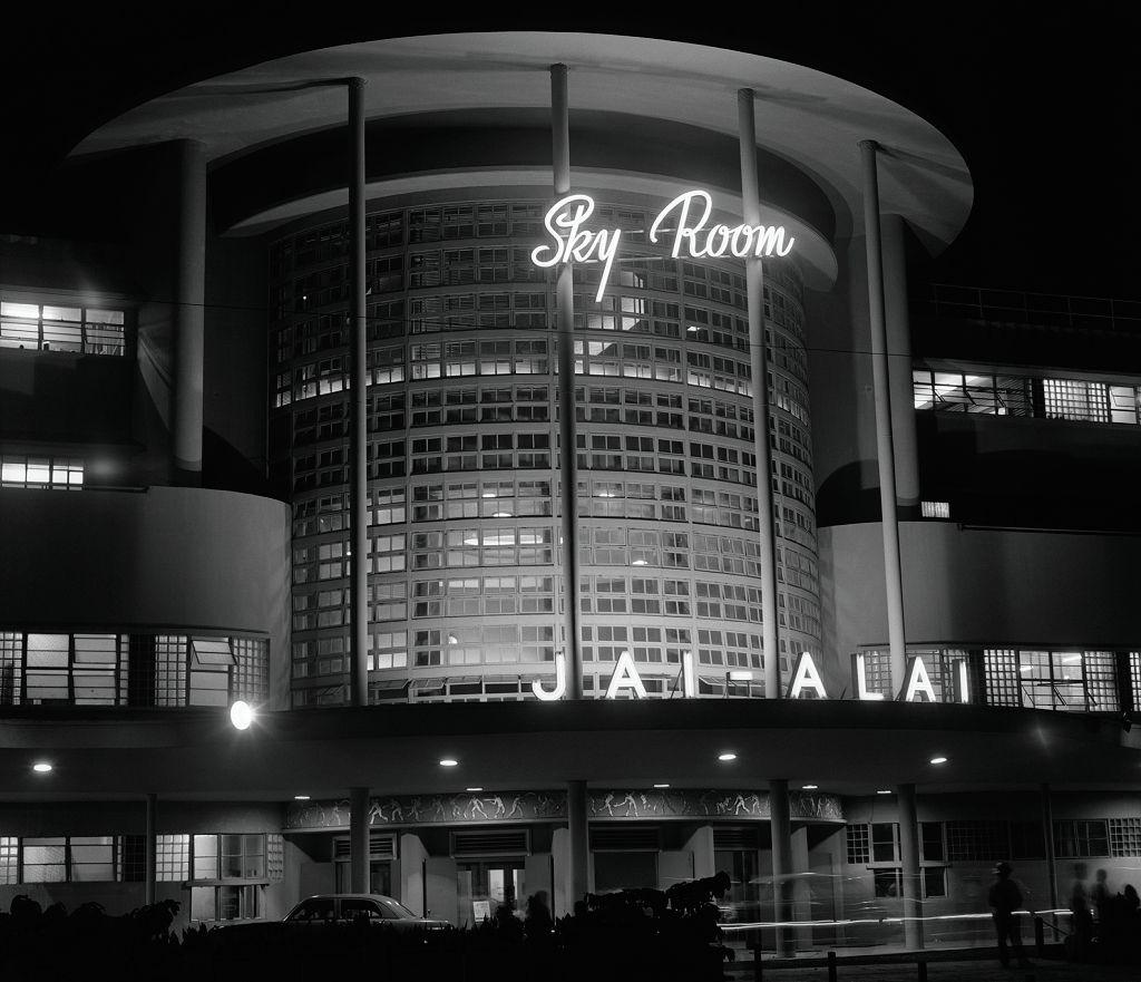 Clube noturno Jai-Alai, prdio Art Dco em Manila na dcada de 1930