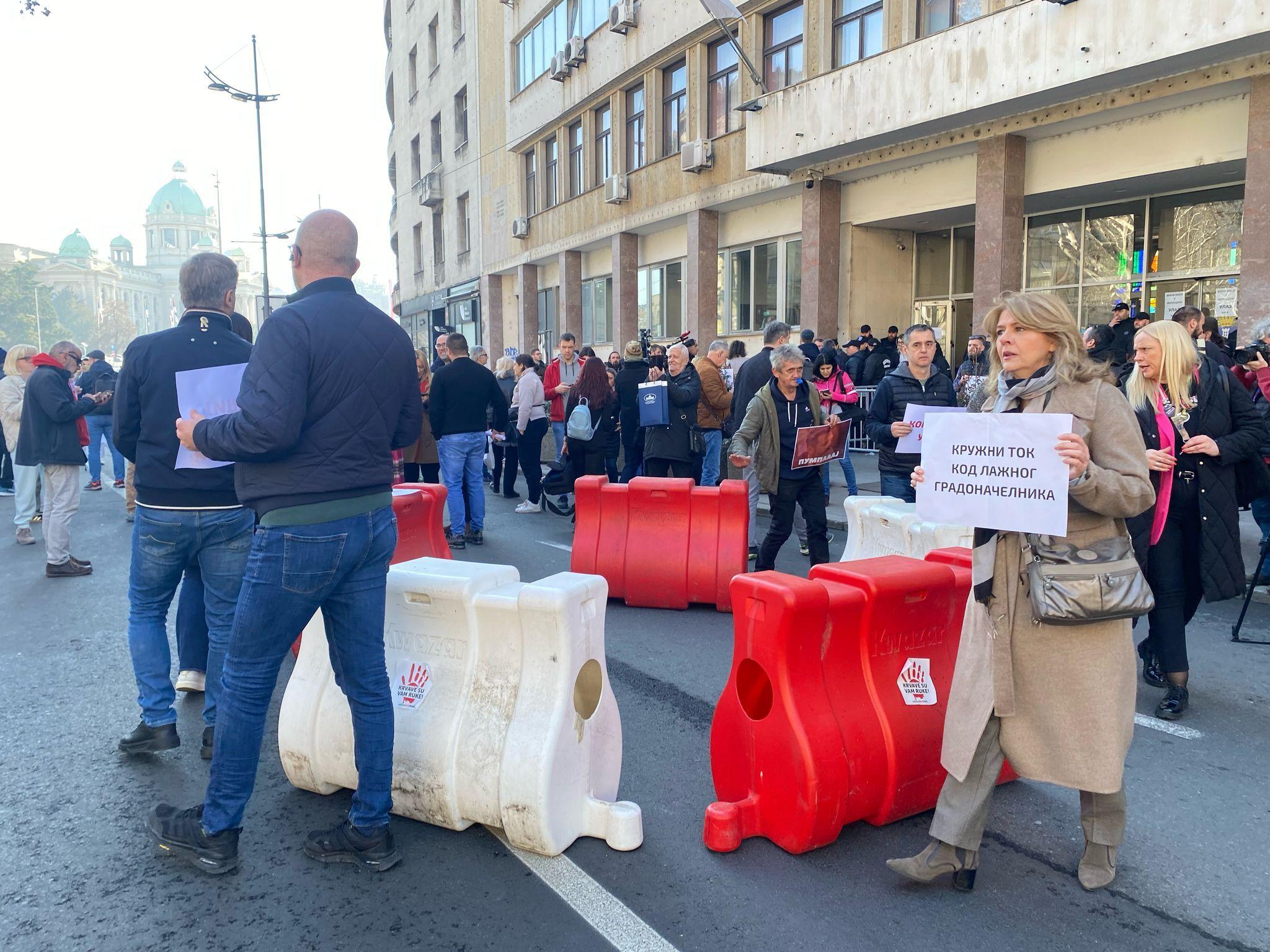 Protest ispred Skupštine Beograda