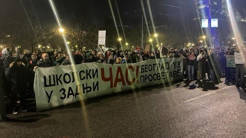 Okupljeni protestuju zbog napada na studentkinju