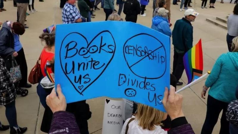 Protesto contra a proibição de livros
