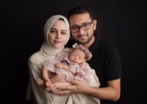 Ahmet Can, su esposa y su hija pequeña