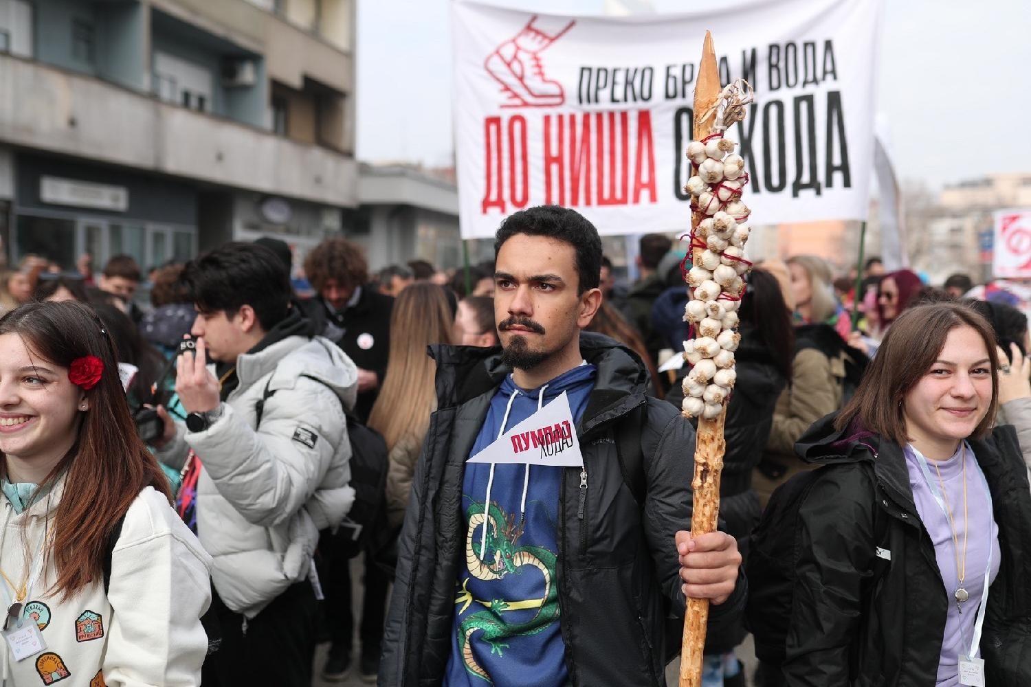 studenti, studentski protest, studentsko pešačenje do niša