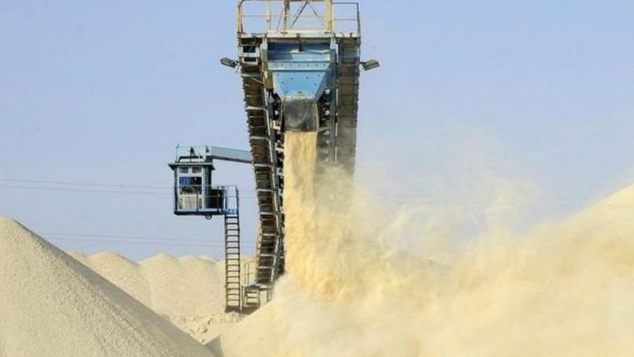 الصحراويون يتهمون المغرب بالتنقيب عن الفوسفات وتصديره بصورة غير شرعية