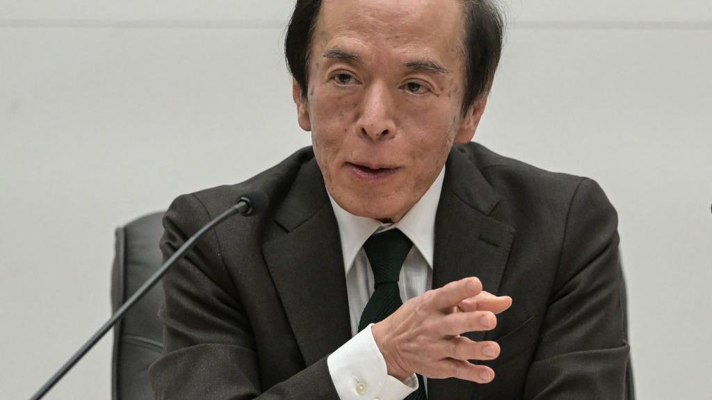 O presidente do Banco Central do Japão, Kazuo Ueda, em uma coletiva de imprensa