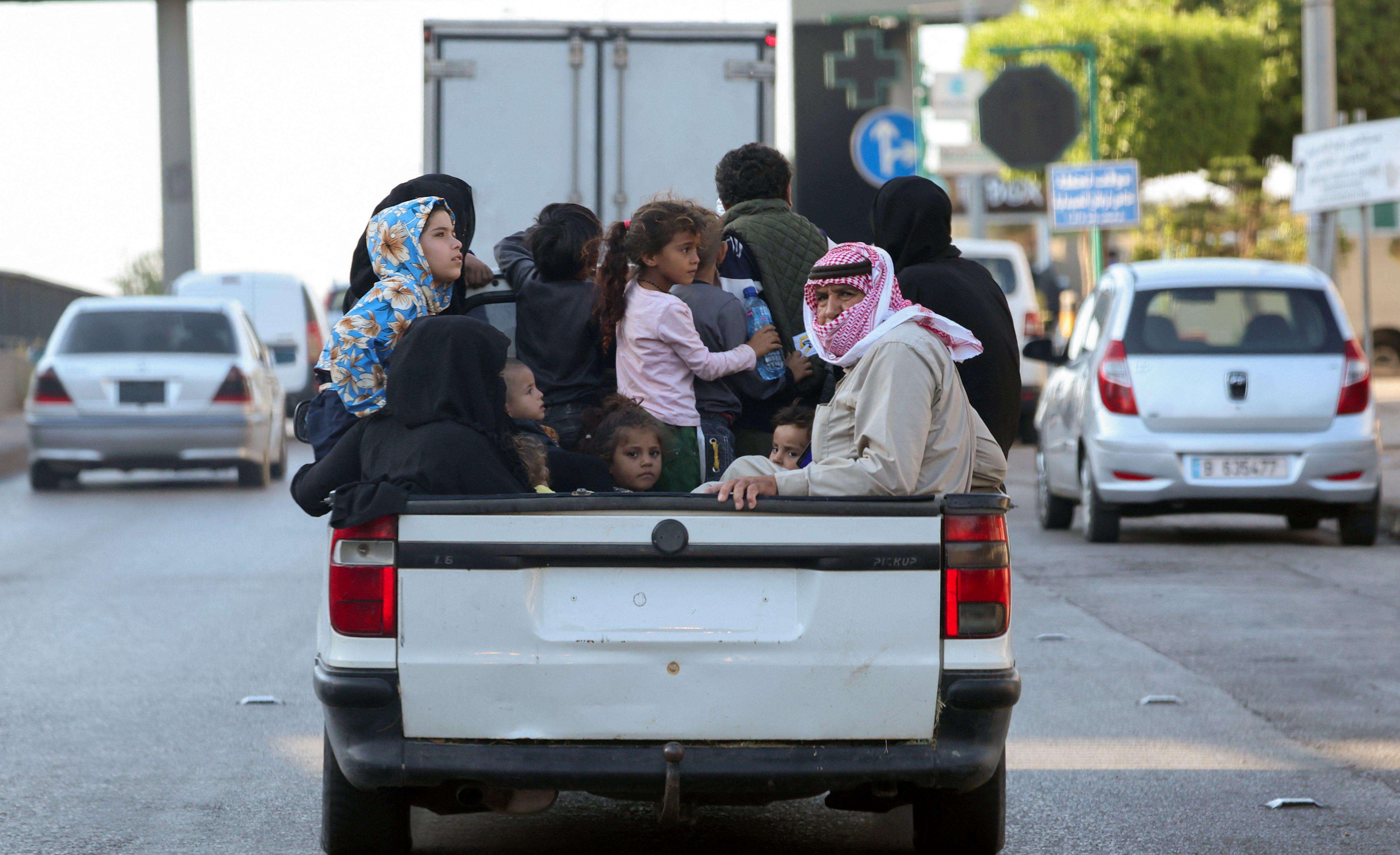 لبنانيون ينزحون من جنوب لبنان مع تكثيف إسرائيل لغاراتها، بيروت - 24 سبتمبر/أيلول 2024