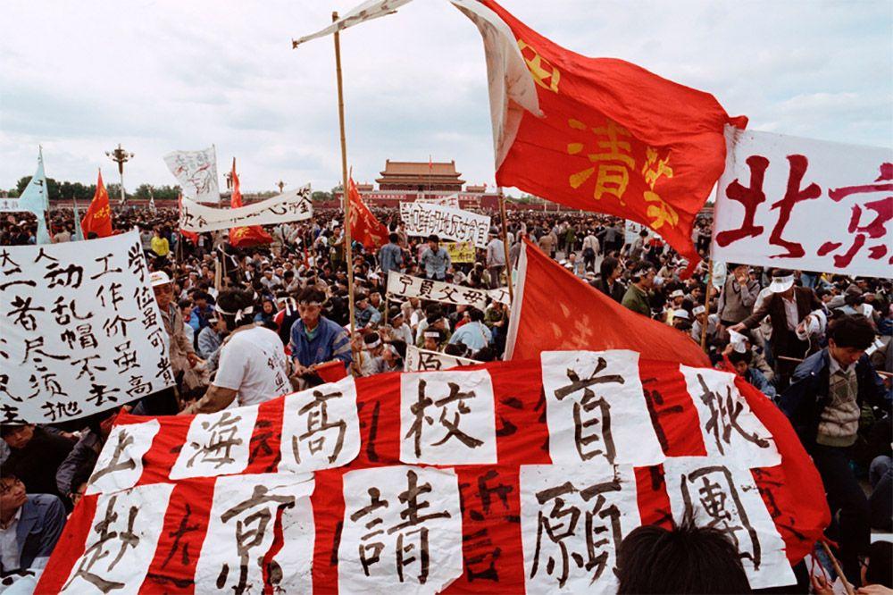 Demonstranti na Tjenanmen u Pekingu