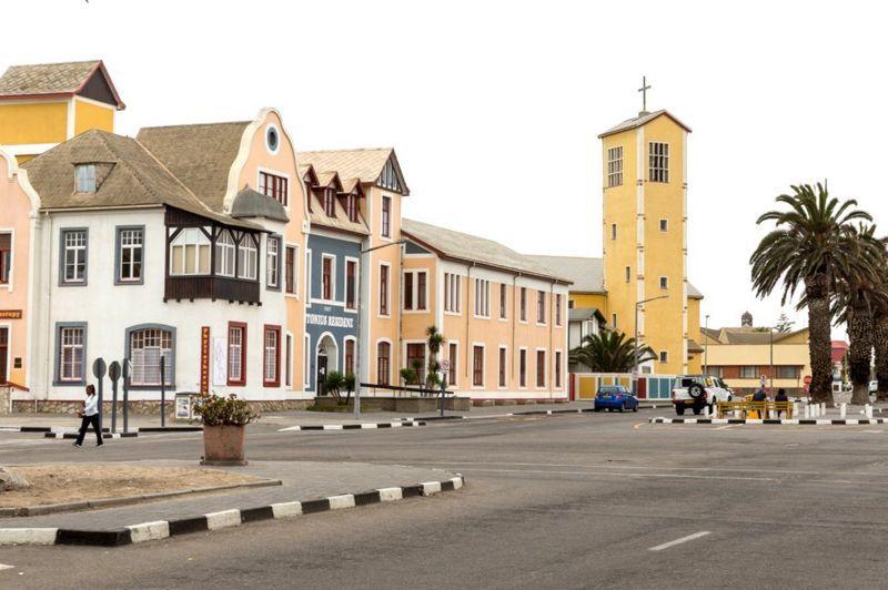 Rua em centro de cidade